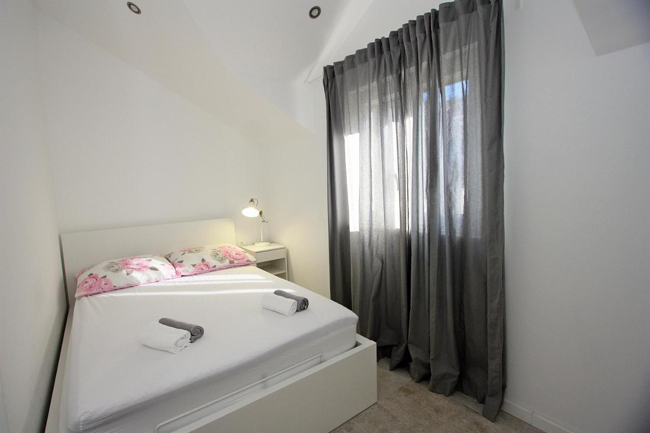 Apartman Ivana Supetar Zewnętrze zdjęcie